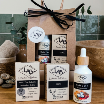 Routine minimaliste visage composée d'une huile 2 en 1 peaux sèches ou mâtures+ un savon miel /cire d'abeille + un gommage café emballé dans sachet kraft à fenêtre. savons artisanaux BIO dans salle de bain