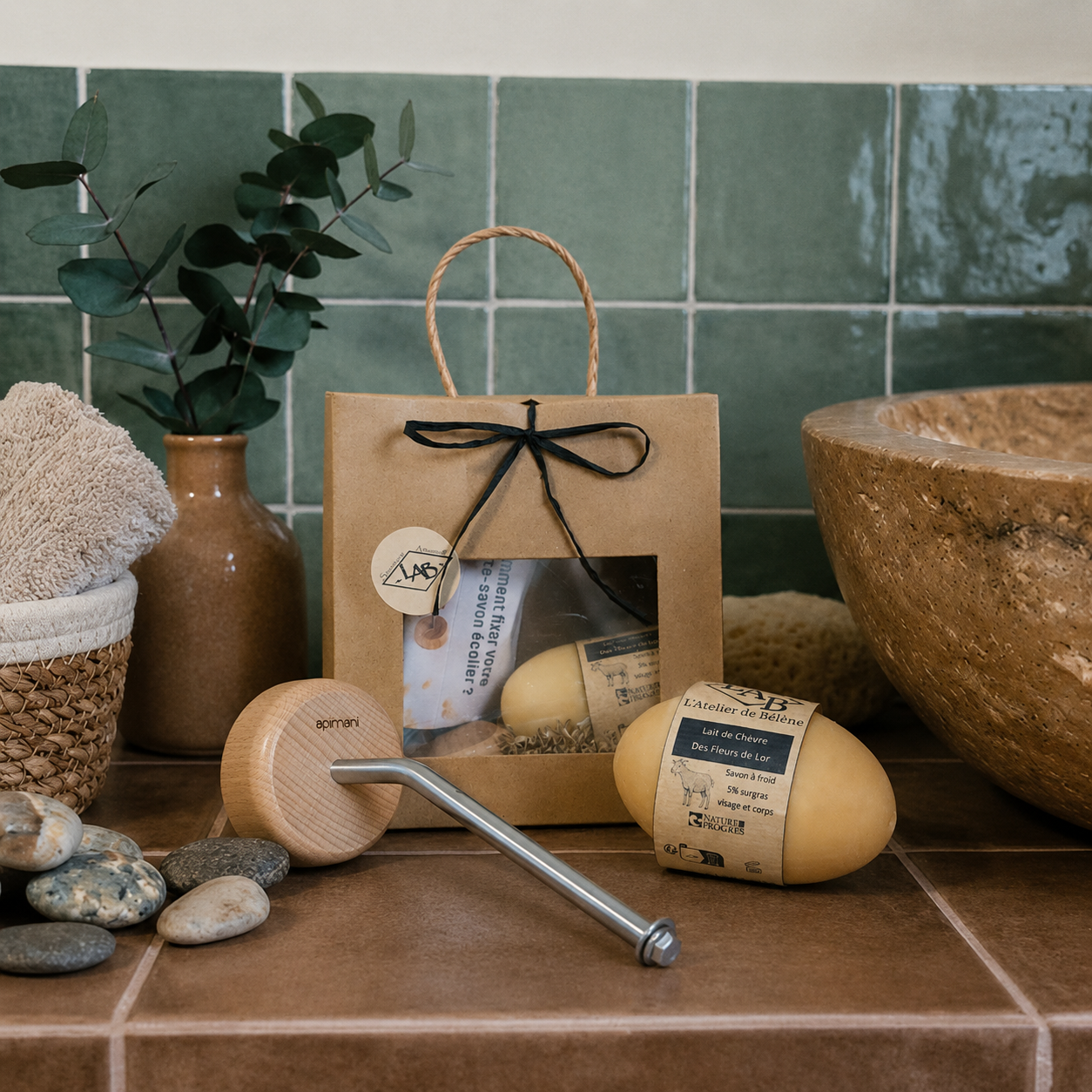 Idée cadeau zéro déchet avec coffret porte savon écolier et savon artisanal BIO