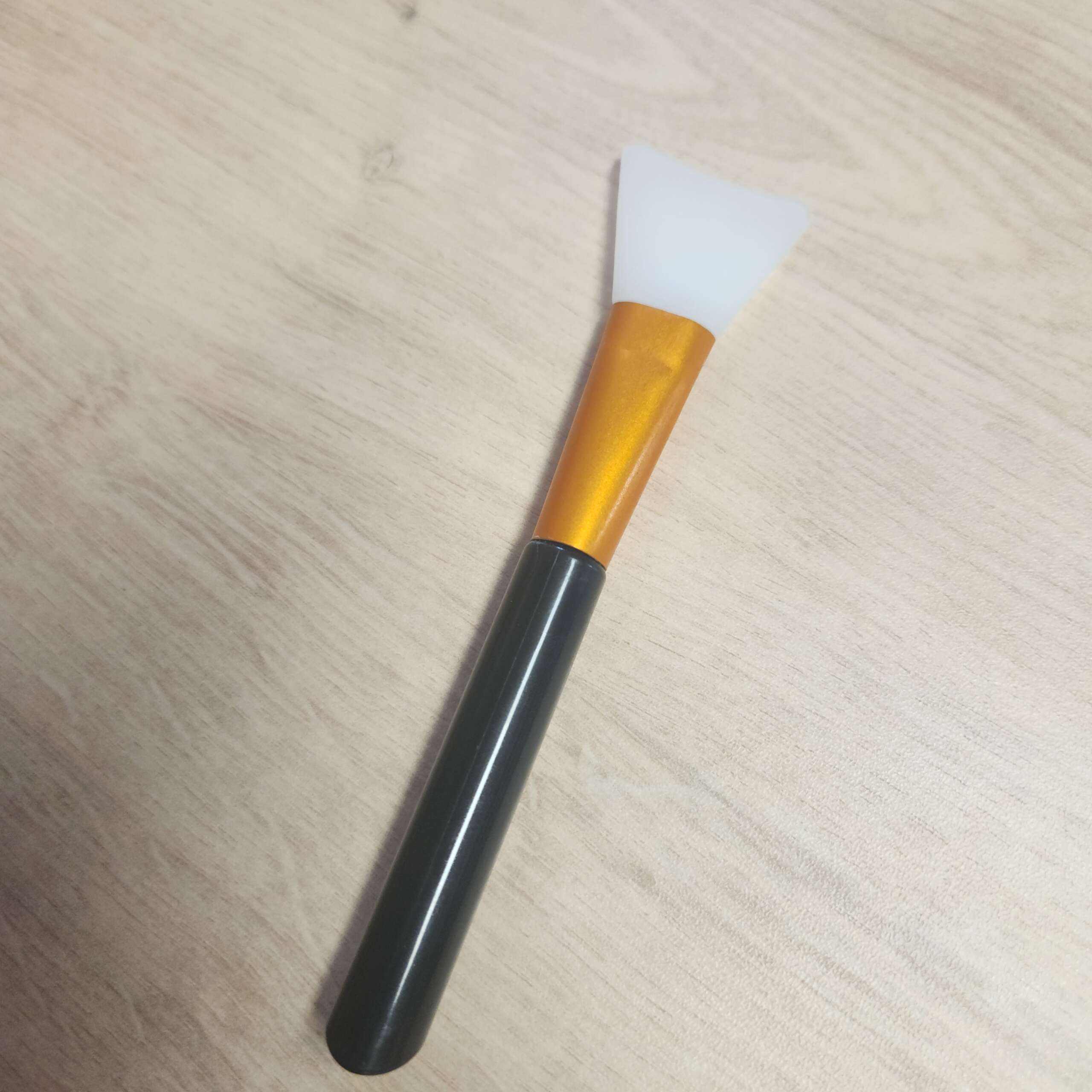 accessoire cosmétique maison pinceau silicone pour masque visage