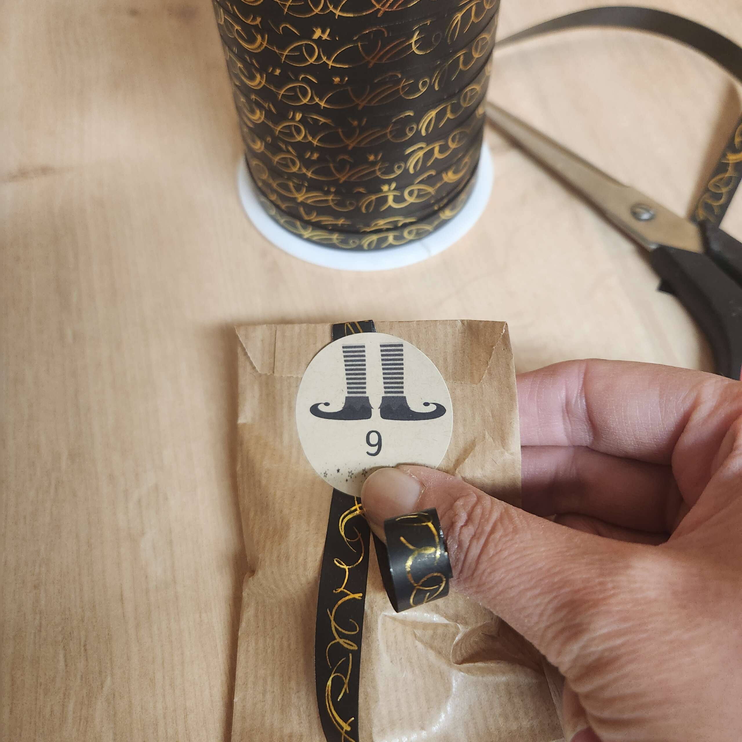 Préparation des sachets du Calendrier de l’Avent artisanal de L’Atelier de Bélène.
